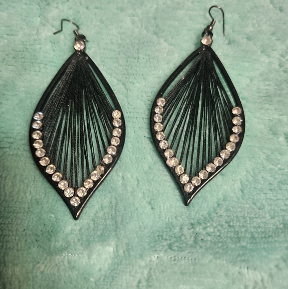 Jewelry - Chic Black and Silver Crystal Earrings